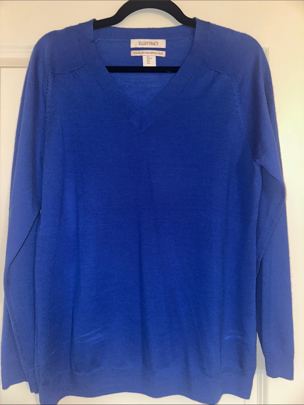 Ellen Tracy Women's 100% Merino Wool Sweater V-Neck Sweater in Cobalt Blue